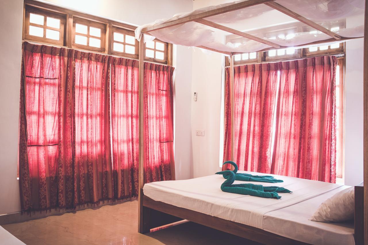 Rupa'S Hotel Baie d'Arugam Extérieur photo